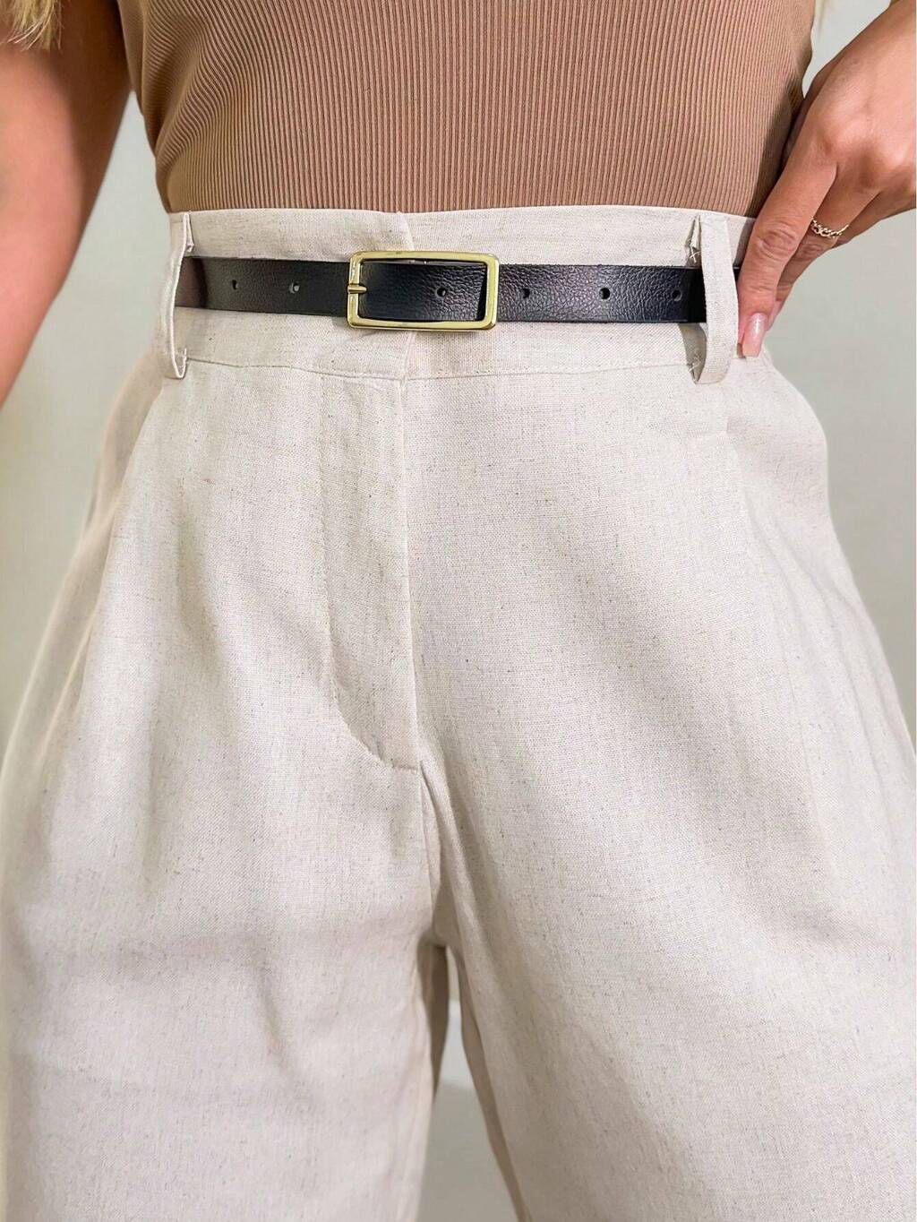 Beige Dames Linnen Shorts met Riem – Hoge Taille & Comfortabele Pasvorm – Casual Elegantie voor Elke Dag - Vizzaro