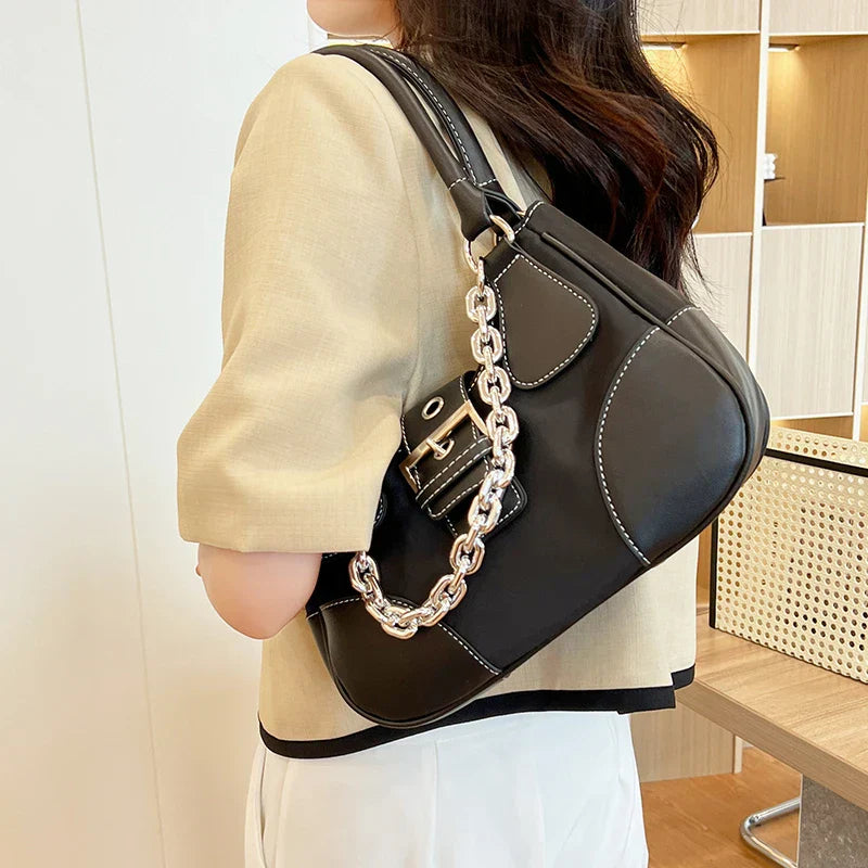 Livia Minimalistische Dameshandtas – Tijdloze Elegantie in een Compact Design